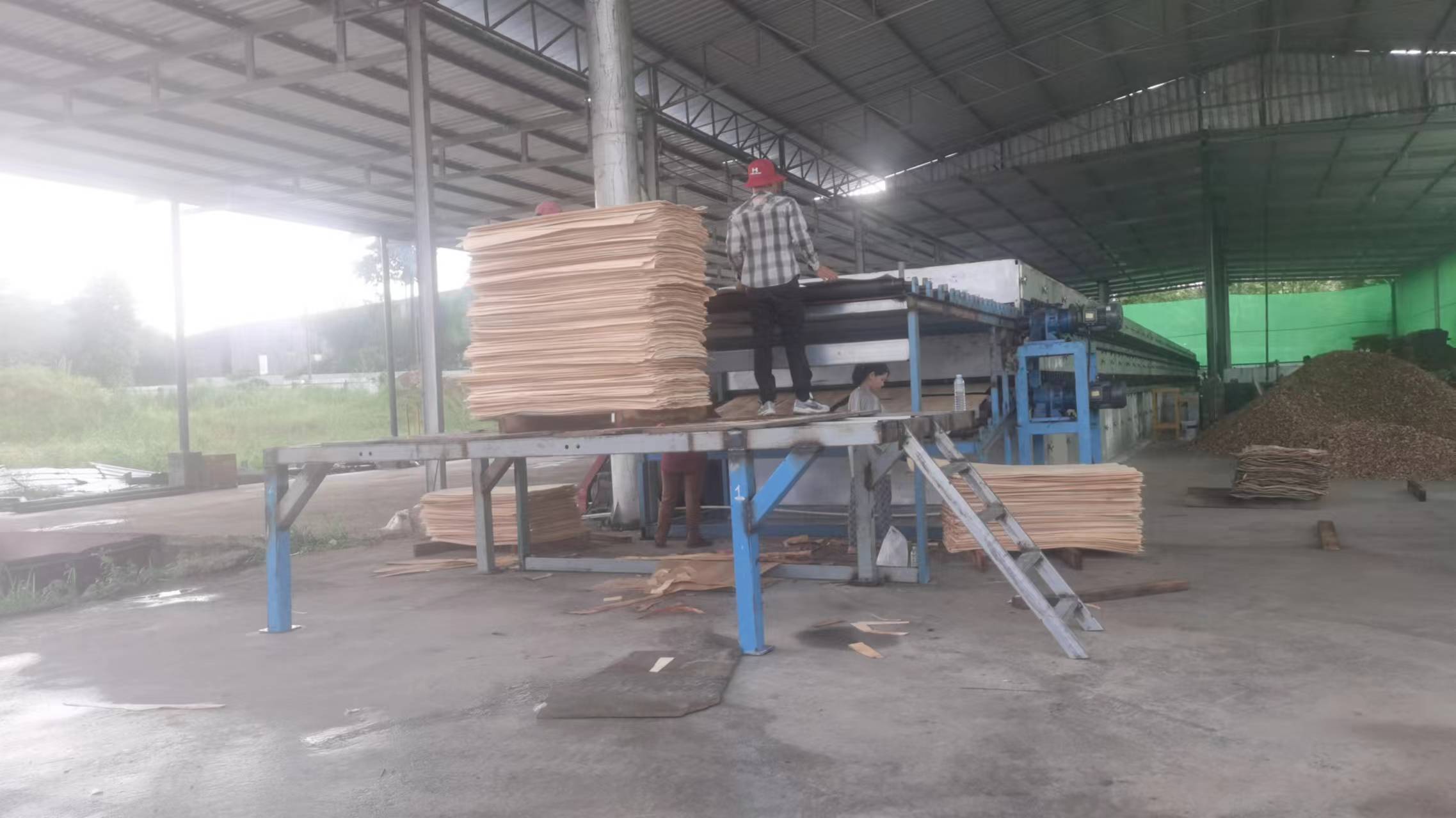 Оборудование для лущения шпона