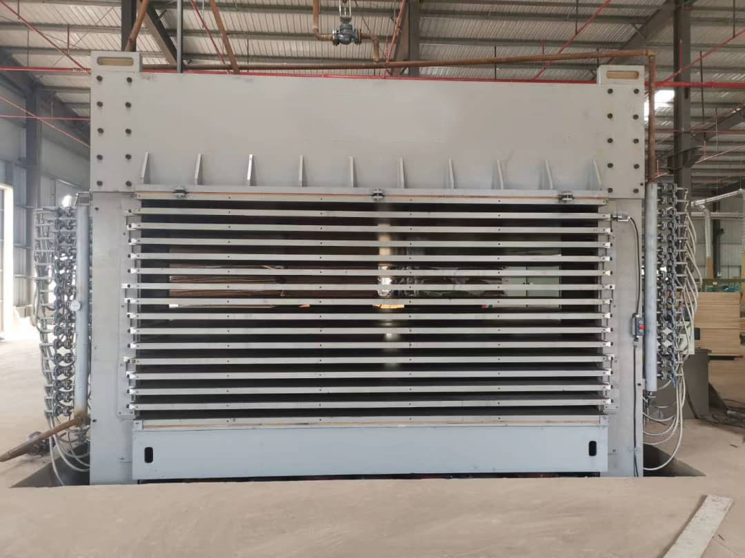 Пресс для горячего прессования фанеры